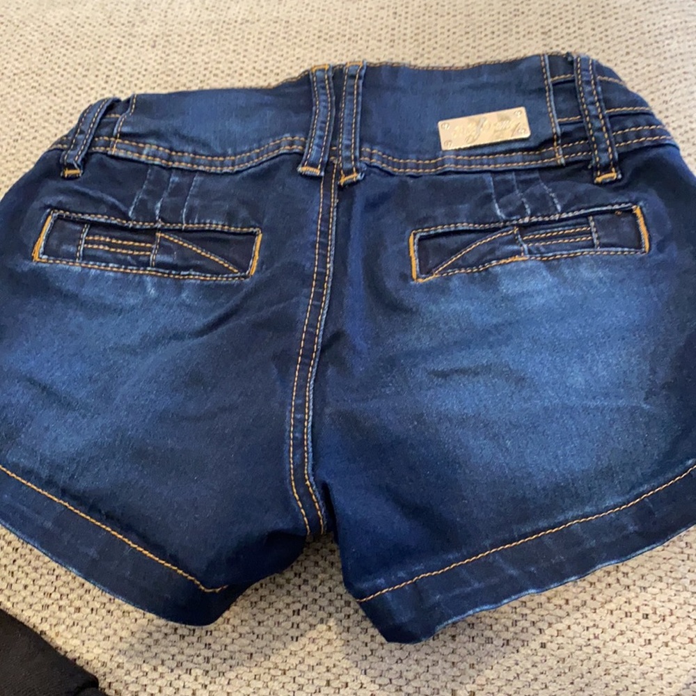 Shorts - Picture 2 of 3